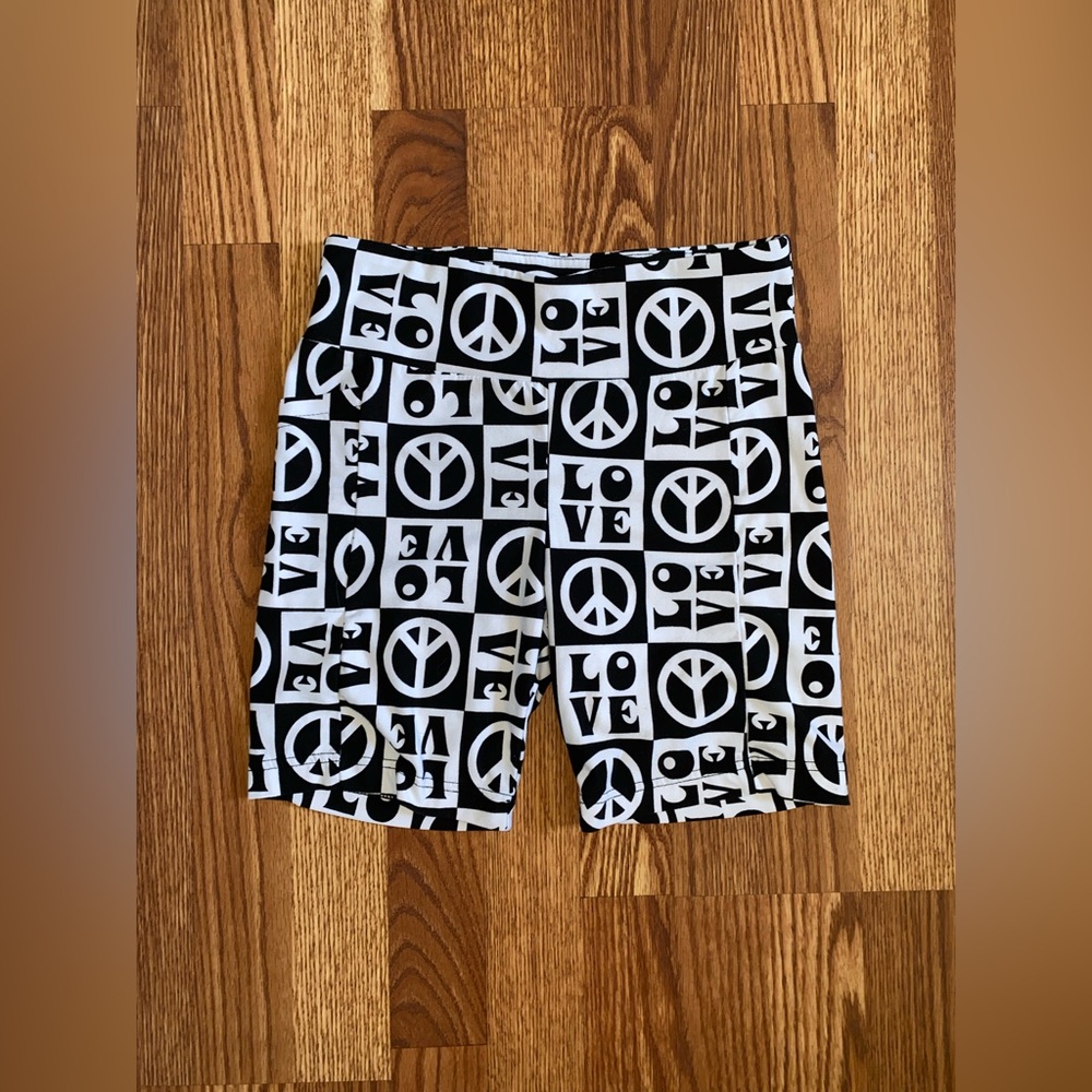 Hippie peace sign biker shorts